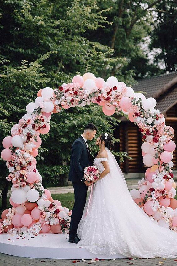 decoracion con globos para boda en jardin 