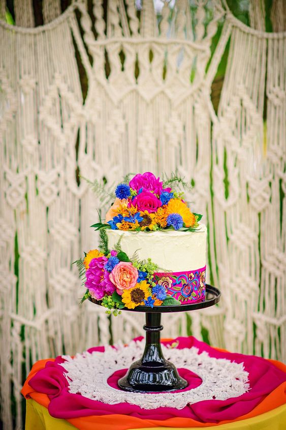 pasteles mexicanos con flores naturales