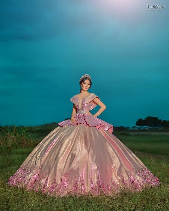 Vestidos de 15 rosas | 30 Diseños que reinarán este año