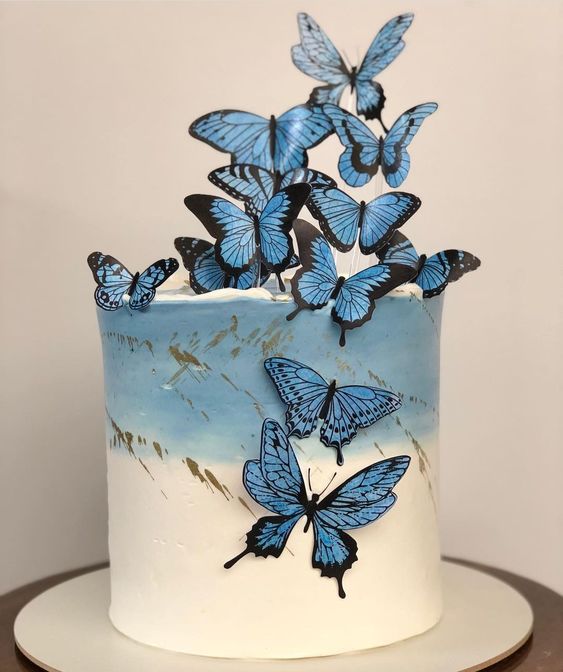 torta de mariposas azules