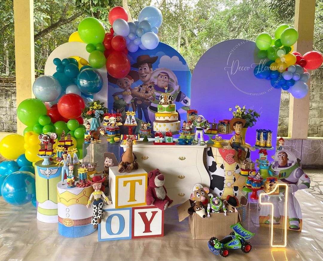 decoracion de toy story con globos