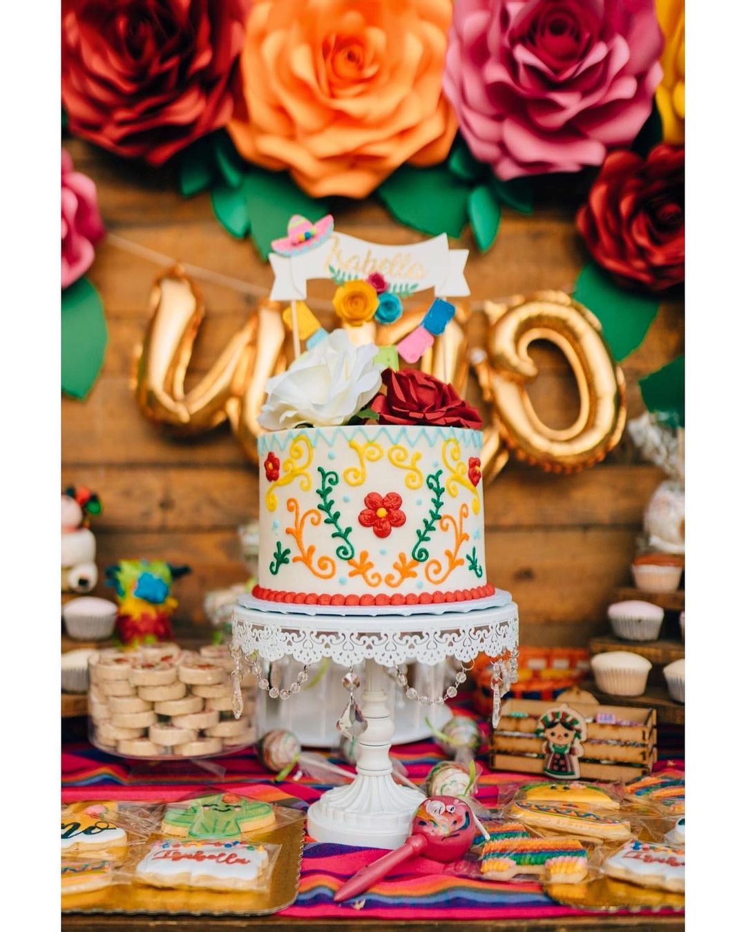 pastel mexicano con flores