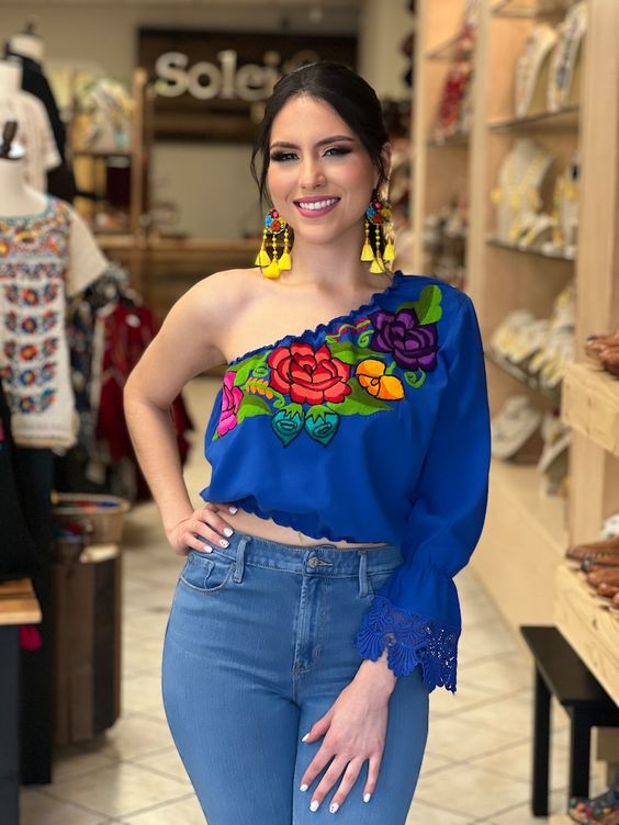 Outfit mexicano con jeans